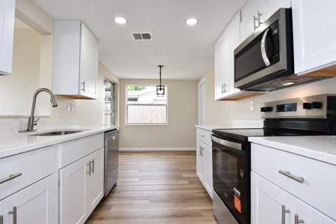 7421 Sandalwood Drive, Port Richey FL - photo 9 of 32