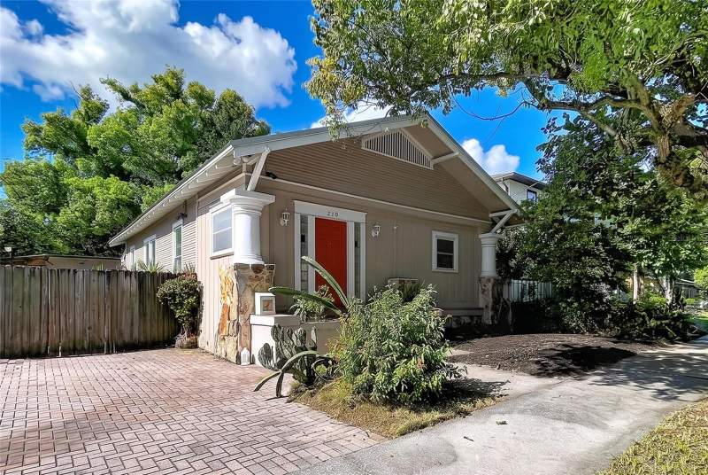 3 bedroom Single Family Residence at 210 W Floribraska Avenue, Adams Place Map, Tampa — photo 2