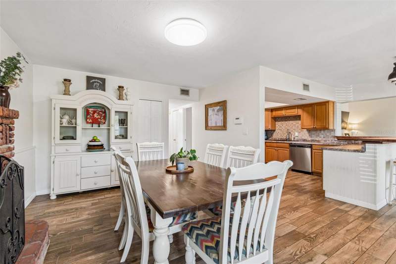 4 bedroom Single Family Residence at 10748 Village Green Ave, Seminole Lake Village, Seminole — photo 3