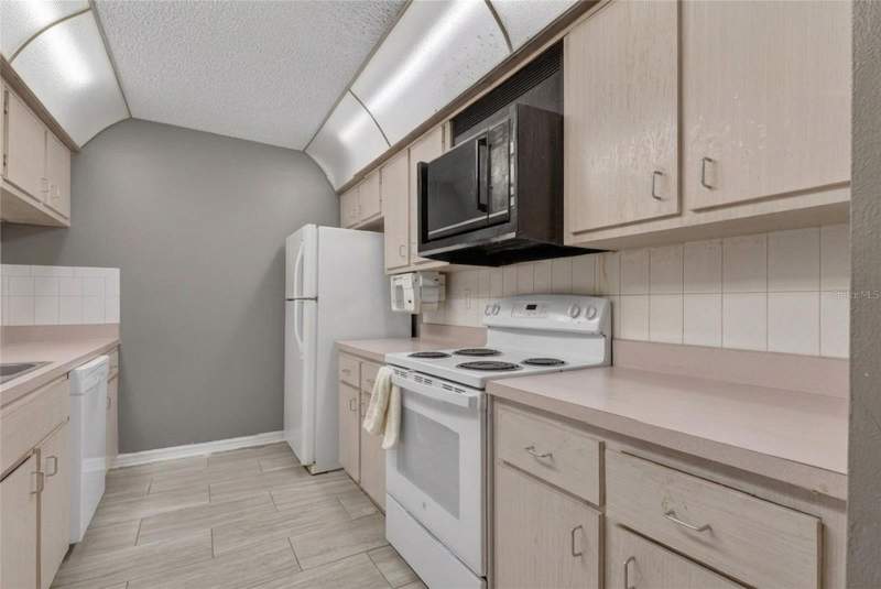 10 bedroom Villa at 1820 & 1826 SW 35th Avenue, Paddock Villas, Ocala — photo 5