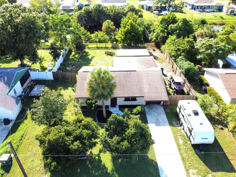 3 bedroom Single Family Residence at 1555 Beacon Drive, Port Charlotte Sec 020, Port Charlotte — photo 2