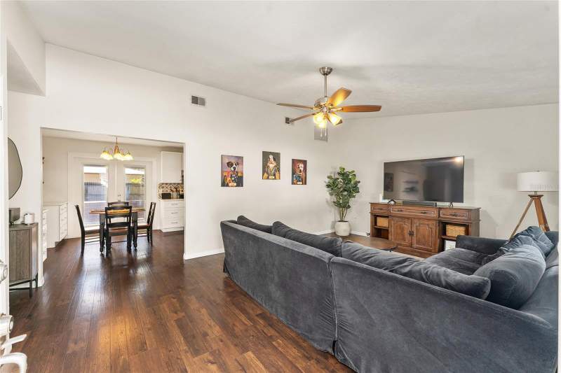 3 bedroom Single Family Residence at 4321 NW 20th Street, Vastavia, Gainesville — photo 2