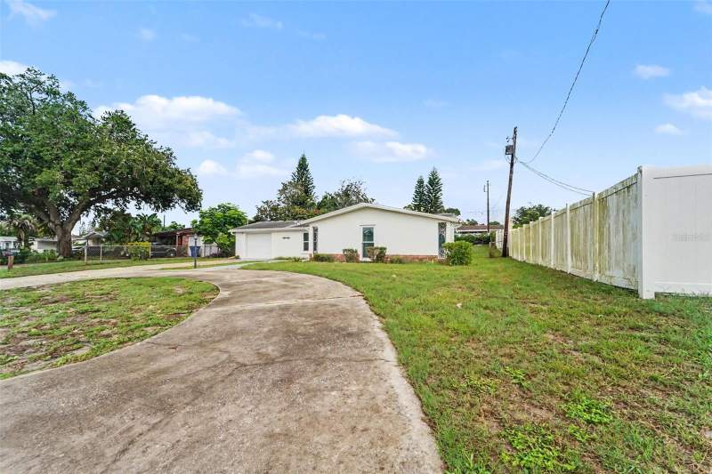 2 bedroom Single Family Residence at 3536 Kimberly Oaks Drive, Beacon Square, Holiday — photo 3