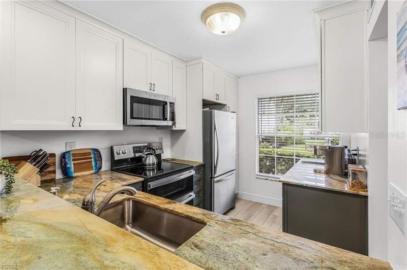 2 bedroom Condominium at 14461 Lakewood Trace Court #103, Summerlin Trace Condo 01-15, Fort Myers — photo 4
