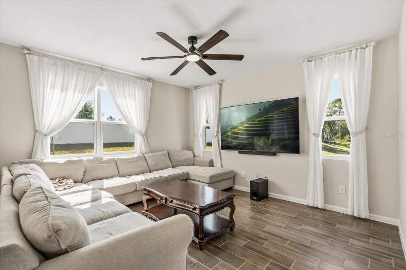 4 bedroom Single Family Residence at 3657 Sublett Loop, Seasons At Lakeside Forest, Tavares — photo 4