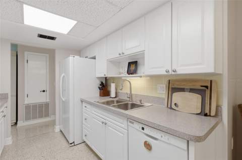 8403 S Flintrock Court, Tampa FL - photo 13 of 43