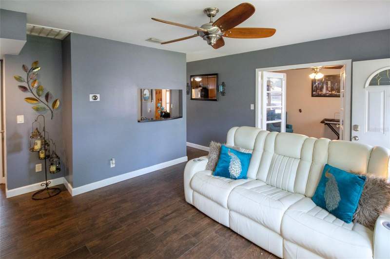 3 bedroom Single Family Residence at 1725 Bradshaw Lane, Hampton Dev, St Petersburg — photo 5
