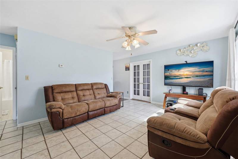 2 bedroom Single Family Residence at 4916 SW 57th Drive, Oaks Of Kanapaha, Gainesville — photo 3