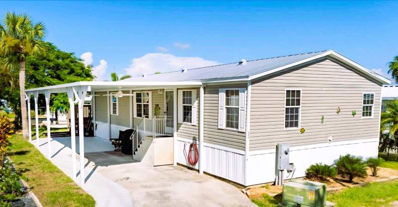 3 bedroom Manufactured Home at 3127 Bayside Parkway, Pelican Harbor Mob Home Estates, Punta Gorda — photo 2
