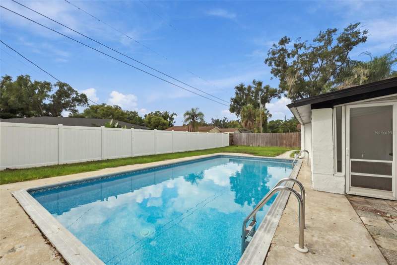 3 bedroom Single Family Residence at 509 Clemons Road, Tangelo Sub, Brandon — photo 4