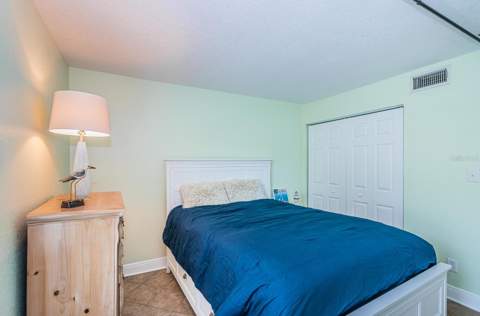 5215 Coquina Key Drive #B, St Petersburg FL - photo 15 of 32