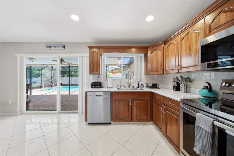 5 bedroom Single Family Residence at 1403 Garden Avenue, Sunset Hills 4th Add, Tarpon Springs — photo 2