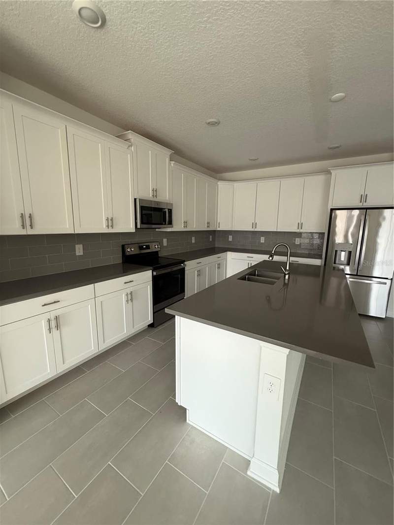 6 bedroom Single Family Residence at 1123 Kingsbarn Street, Stoneybrook South North Prcl Ph 7, Davenport — photo 4