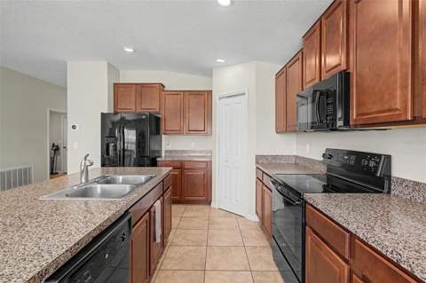9625 Sage Creek Drive, Ruskin FL - photo 6 of 6