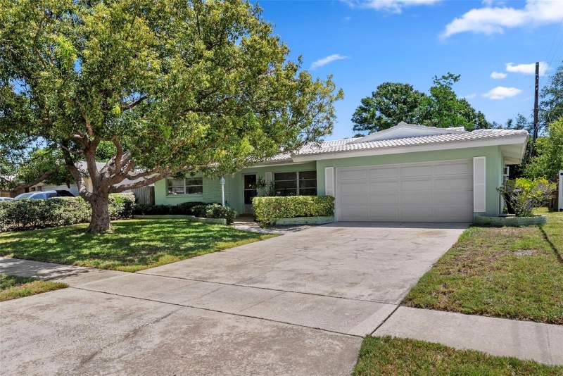 2 bedroom Single Family Residence at 1413 Embassy Drive, Imperial Park, Clearwater — photo 2
