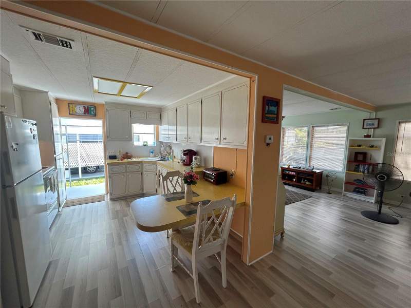 2 bedroom Mobile Home at 7490 46th Avenue #314, Suncoast Manor M/H Park Unrec, St Petersburg — photo 5