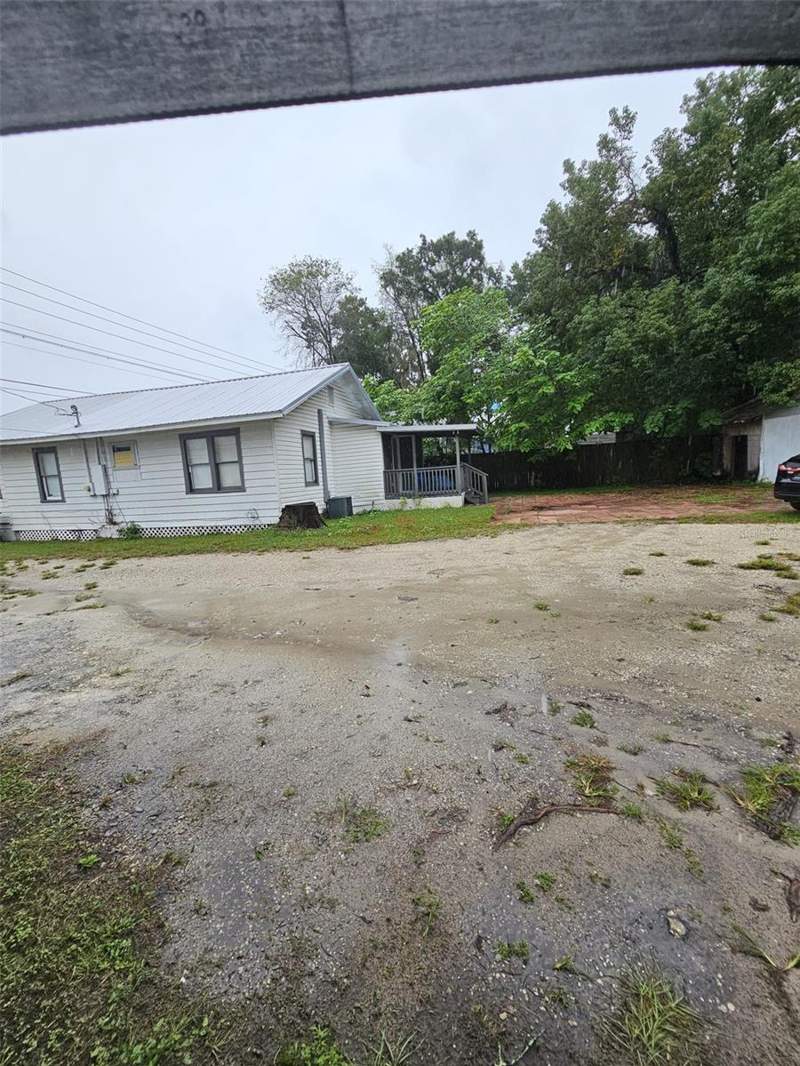 2 bedroom Single Family Residence at 635 NE 8th Avenue, Smith & Daughertys Add, Ocala — photo 2