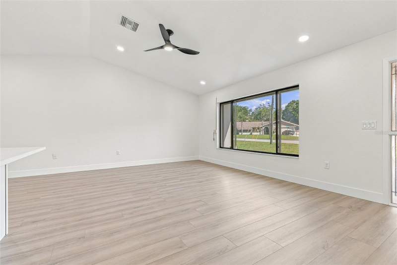 2 bedroom Single Family Residence at 1337 Valiant Avenue, Spring Hill, Spring Hill — photo 5