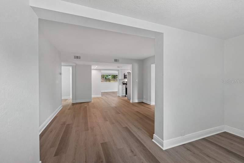 2 bedroom Single Family Residence at 10528 113th Avenue, Orange Lake Village 2, Largo — photo 5