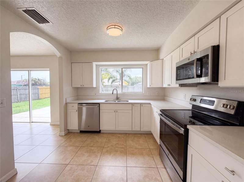 3 bedroom Single Family Residence at 13236 Pike Lake Drive, Summerfield Villg 1 Trct 35, Riverview — photo 3