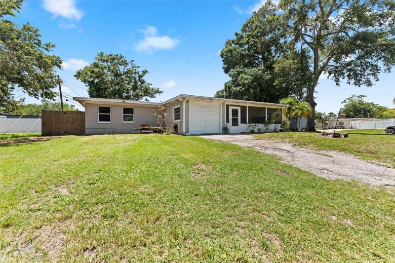 3 bedroom Single Family Residence at 4780 31st Street, Thunderbird Hill, St Petersburg — photo 2