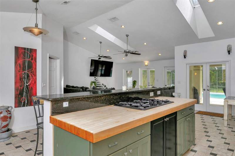 4 bedroom Single Family Residence at 3585 SE 55th Court, Indian Pines, Ocala — photo 2