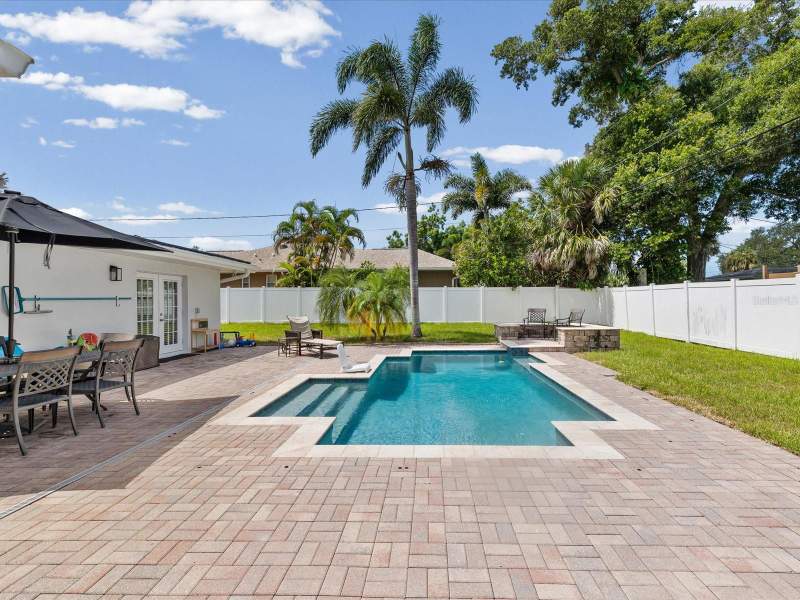 4 bedroom Single Family Residence at 118 Live Oak Lane, Harbor Bluffs Sec 1, Largo — photo 2