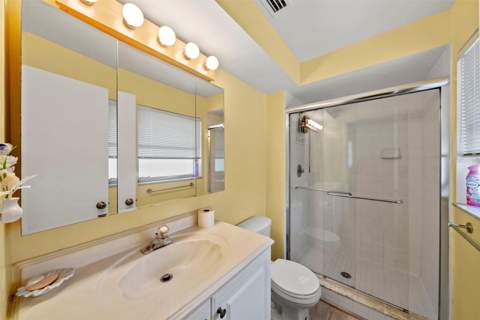 1413 Embassy Drive, Clearwater FL - photo 12 of 24