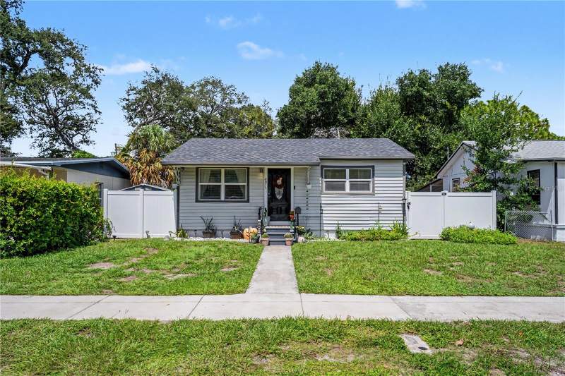 3 bedroom Single Family Residence at 4811 12th Avenue, Disston Heights, St Petersburg — photo 1