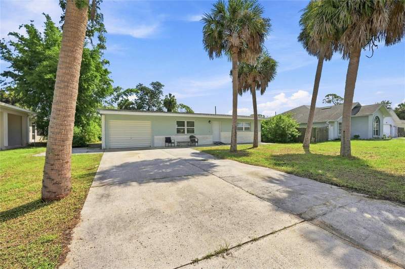 3 bedroom Single Family Residence at 2618 Lakeshore Circle, Port Charlotte Sec 18, Port Charlotte — photo 3