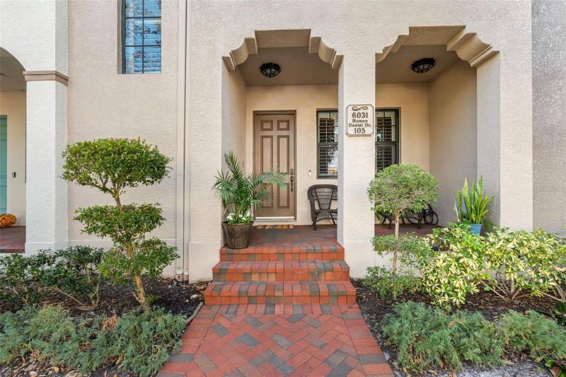 3 bedroom Townhouse at 6031 Bowen Daniel Drive #105, Westshore Yacht Club Twnhms, Tampa — photo 2