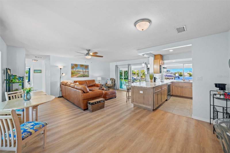 3 bedroom Single Family Residence at 3711 Floramar Terrace, Flor A Mar, New Port Richey — photo 4