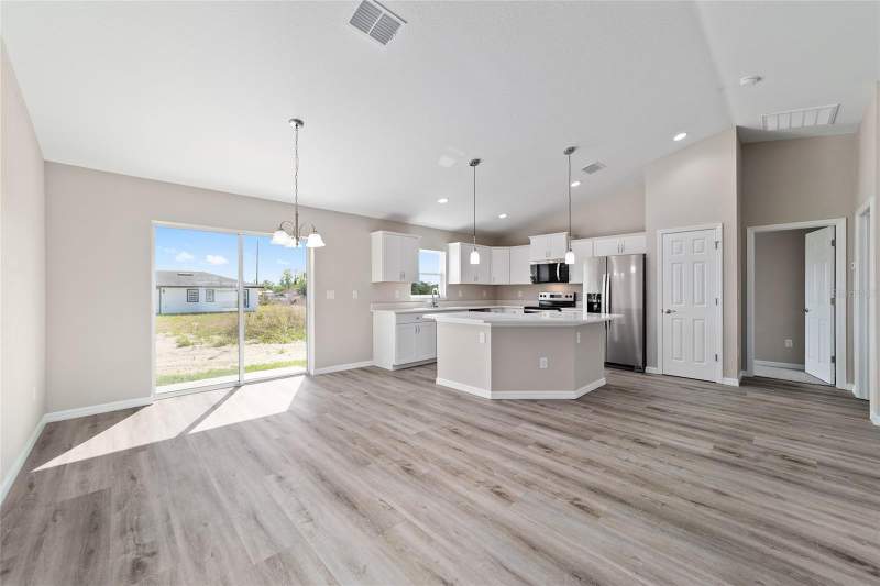 3 bedroom Single Family Residence at 349 Malauka Loop, Silver Spgs Shores Un 31, Ocklawaha — photo 4