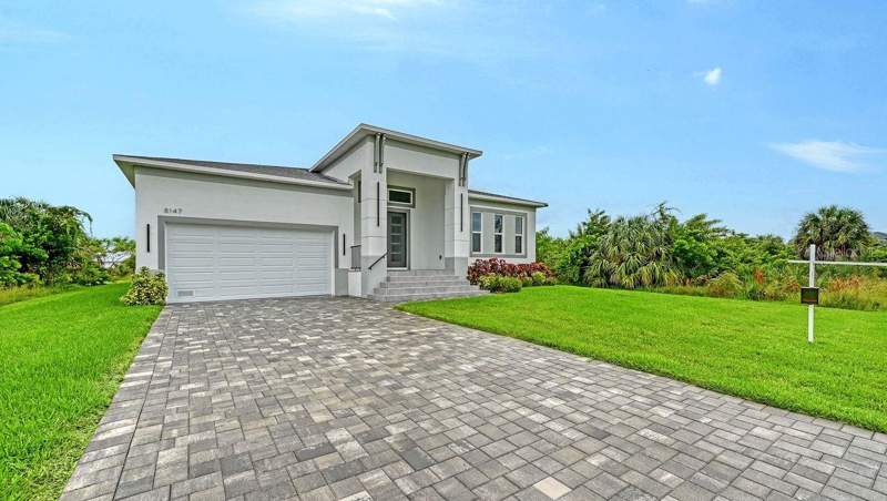 4 bedroom Single Family Residence at 8147 Tracy Circle, Port Charlotte Sec 093, Port Charlotte — photo 4