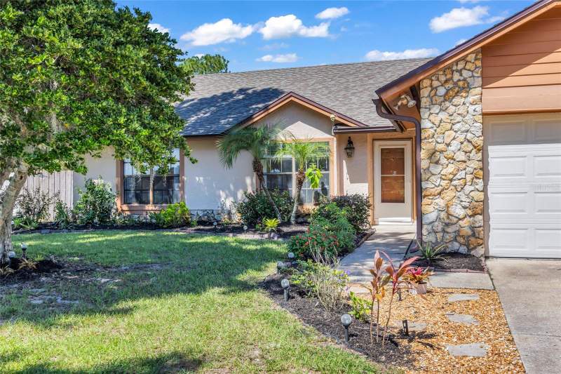 3 bedroom Single Family Residence at 1024 Dinero Drive, Sunrise Estates Unit 2, Winter Springs — photo 2
