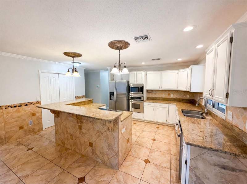 3 bedroom Single Family Residence at 300 Sprucewood Road, Lake Mary Woods, Lake Mary — photo 2
