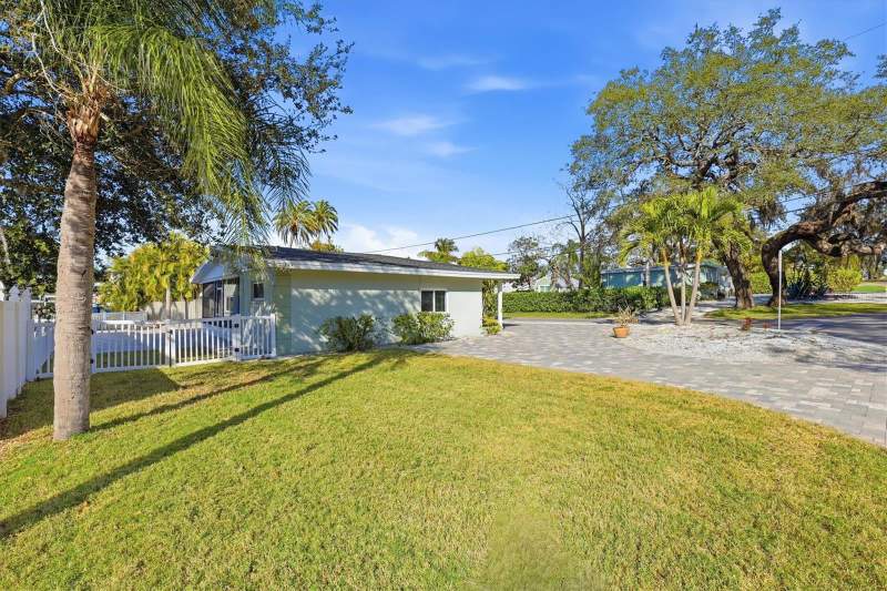 2 bedroom Single Family Residence at 302 Georgia Avenue, Crystal Beach Rev, Crystal Beach — photo 3