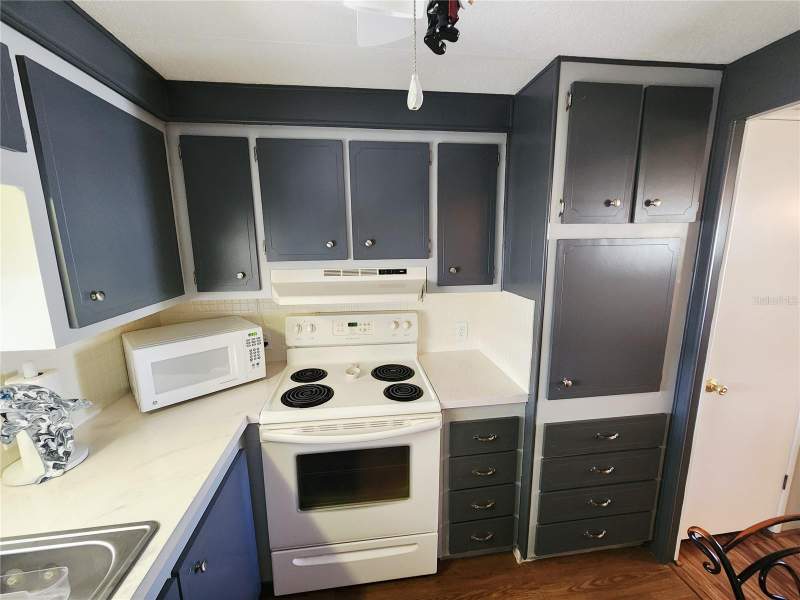 2 bedroom Mobile Home at 808 53rd Avenue #7, Palm Lake Estates, Bradenton — photo 3