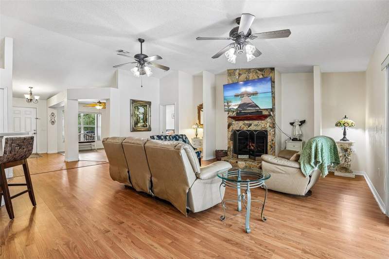 3 bedroom Single Family Residence at 30733 BUTTERCUP LANE, N/A, MOUNT DORA — photo 5