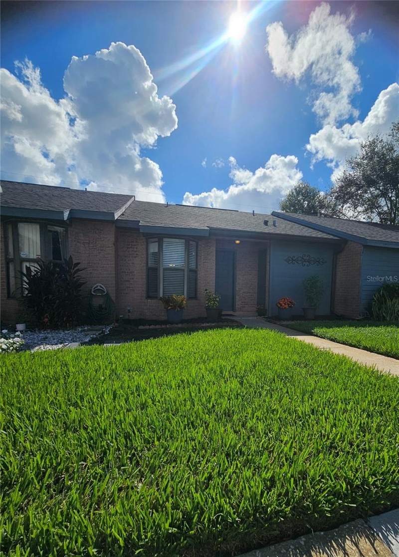 2510 KING OAK CIRCLE home for sale in King Oak Villas Homes for Sale: 1 Listing, From $186K