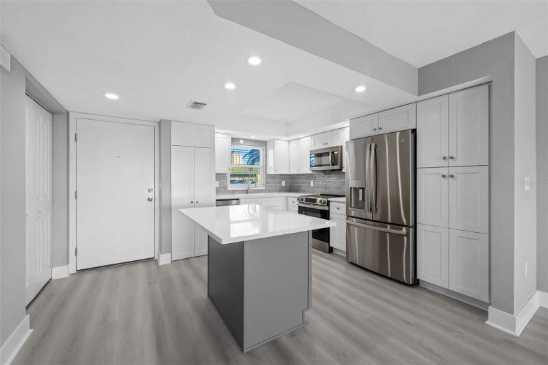 2 bedroom Condominium at 4775 Cove Circle #103, Continental Towers Condo, St Petersburg — photo 3