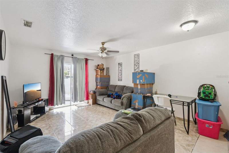 3 bedroom Half Duplex at 6833 Longmeade Lane, Meadow Cove, Orlando — photo 4