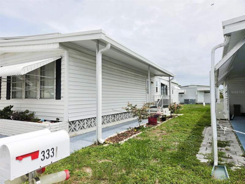 2 bedroom Mobile Home at 3329 Oakwood Boulevard, Oakwood Manor, Sarasota — photo 3