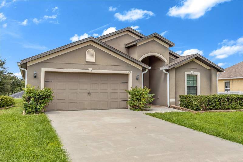 4 bedroom Single Family Residence at 1528 E Falmouth Avenue, Deltona Lakes Unit 03, Deltona — photo 2