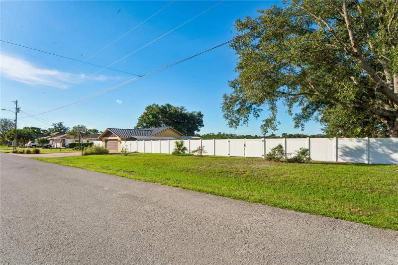 3 bedroom Single Family Residence at 5230 Mosquero Road, Spring Hill, Spring Hill — photo 5