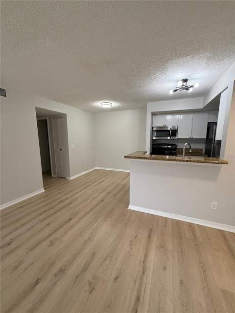 5160 Conroy Road #21, Orlando FL - photo 11 of 31
