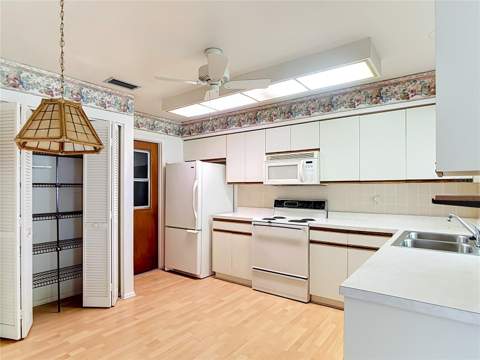 665 Foxwood Boulevard #665, Englewood FL - photo 24 of 51