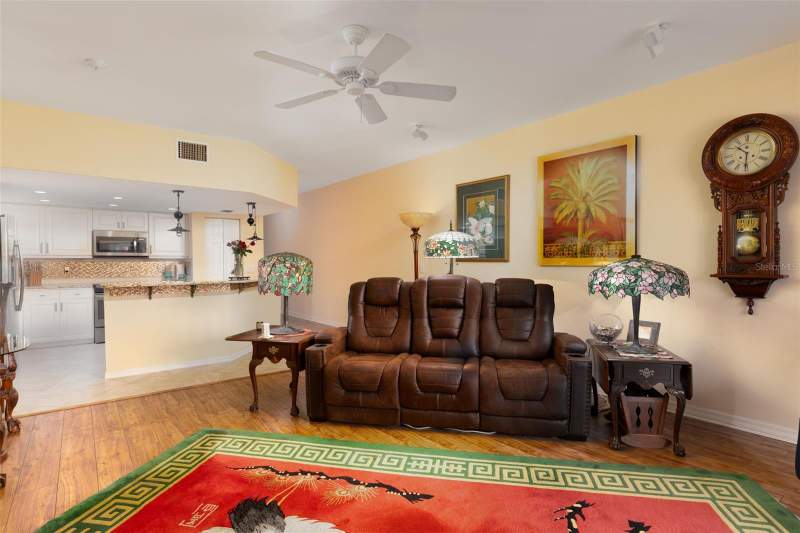 3 bedroom Townhouse at 9341 Blind Pass Road, Captiva Cay Twnhms, St Pete Beach — photo 4