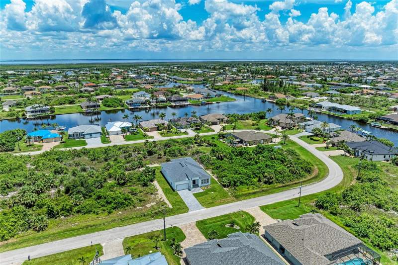 4 bedroom Single Family Residence at 8147 Tracy Circle, Port Charlotte Sec 093, Port Charlotte — photo 3