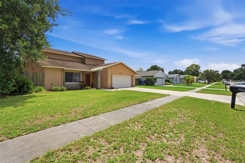 4 bedroom Single Family Residence at 15806 Pennington Road, Country Place West Unit I, Tampa — photo 2